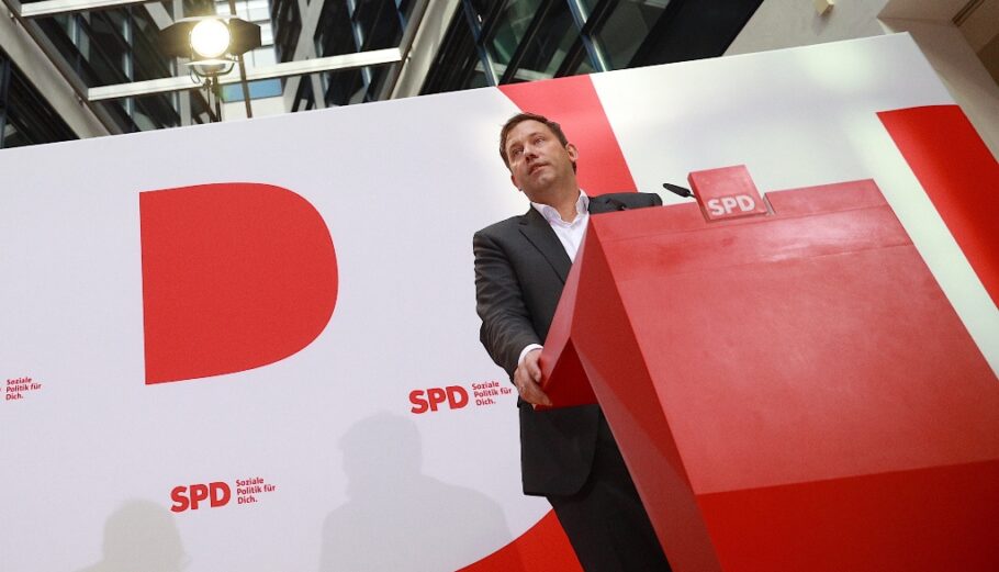 Ο εκπρόσωπος του SPD, Λαρς Κλινγκμπάιλ @ EPA / CHRISTIAN MARQUARDT / POOL
