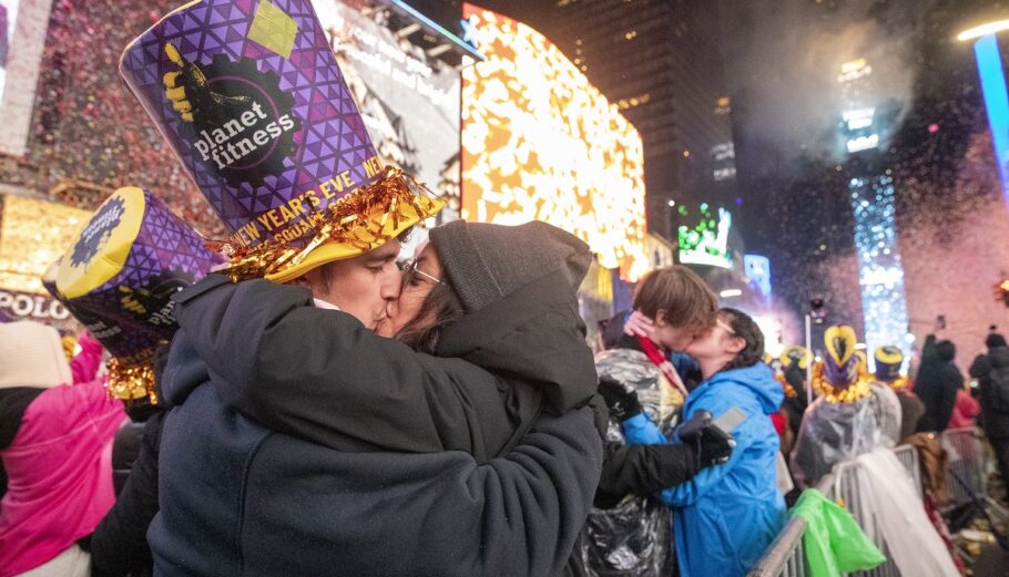 Πρωτοχρονιά στην Times Square © EPA/SARAH YENESEL