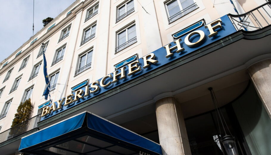 To Ξενοδοχείο Bayerischer Hof όπου διεξάγεται η Διάσκεψη του Μονάχου © EPA/MSC/Mueller