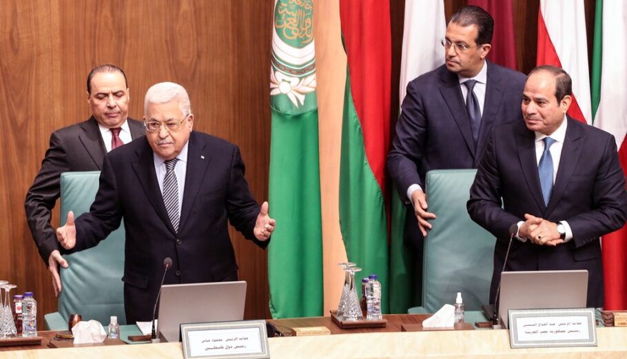 Ο Μαχμούντ Αμπάς και ο Αμπντέλ Φατάχ αλ Σίσι @ EPA/KHALED ELFIQI