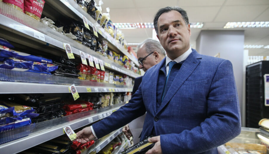 Επίσκεψη του υπουργού Ανάπτυξης και Επενδύσεων Άδωνι Γεωργιάδη και του αναπληρωτή υπουργού Νίκου Παπαθανάση σε καταστήματα αλυσίδων σούπερ μάρκετ © Eurokinissi