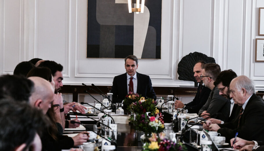 Συνάντηση του πρωθυπουργού Κυριάκου Μητσοτάκη με τους εκπροσώπους των καλλιτεχνών © Eurokinissi