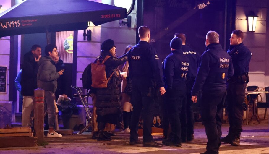 Μεγάλη αστυνομική επιχείρηση διεξάγεται στην λεγόμενη «ευρωπαϊκή συνοικία» των Βρυξελλών © EPA/STEPHANIE LECOCQ