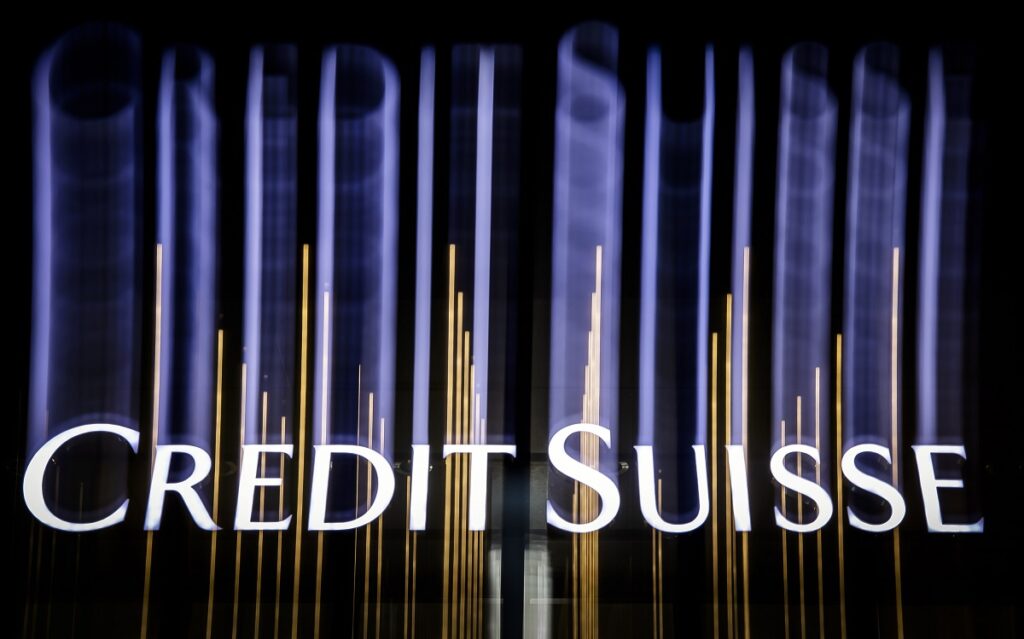 Credit Suisse: Ψύχραιμες οι αγορές – Εξαγορά βλέπει η JP Morgan