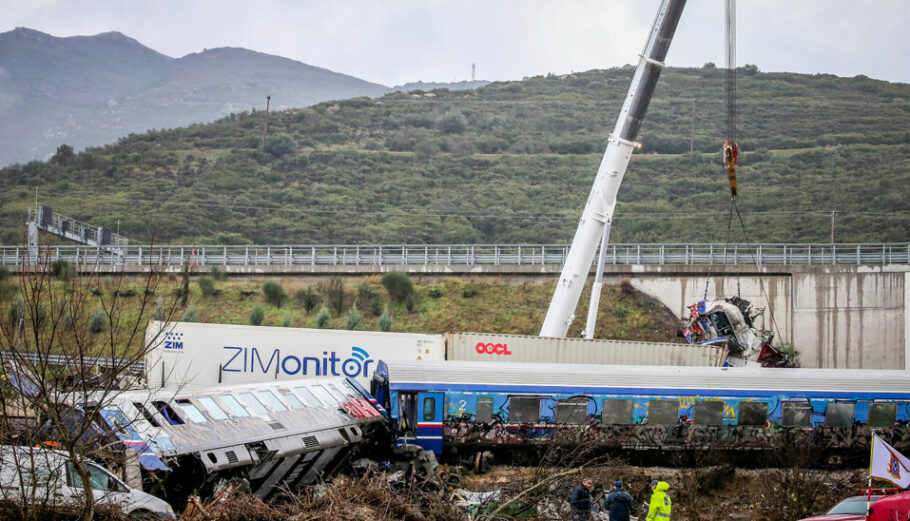 Έρευνες στον τόπο του σιδηροδρομικού δυστυχήματος στα Τέμπη © Eurokinissi