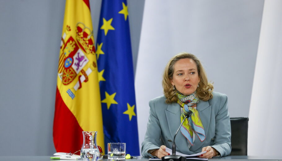 Η Ισπανίδα υπουργός Οικονομίας Νάντια Καλβίνο © EPA/Javier Lizon