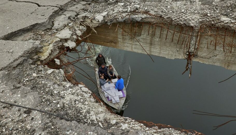 Πόλεμος στην Ουκρανία © EPA/SERGEY KOZLOV