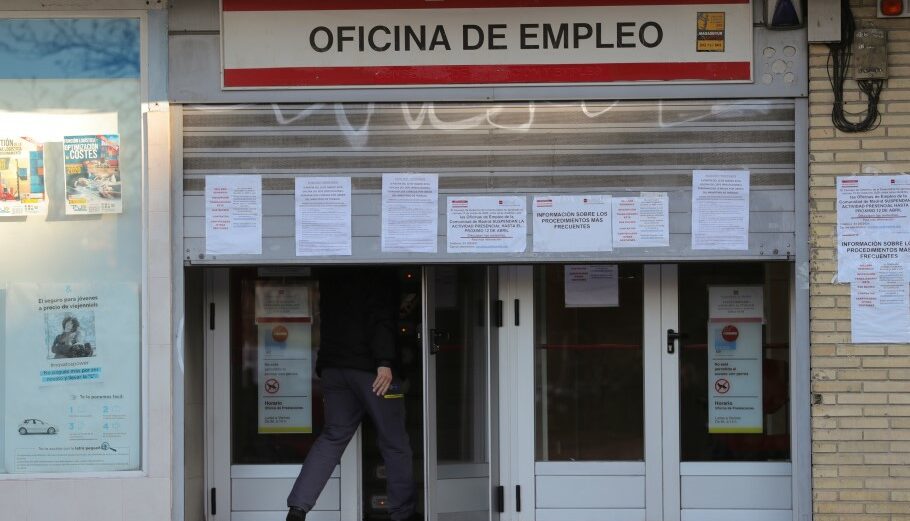 Ανεργία στην Ισπανία © EPA/ JUANJO MARTIN