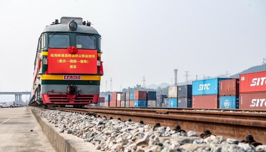 Τρένο στην Κίνα © EPA/ XINHUA / Tang Yi