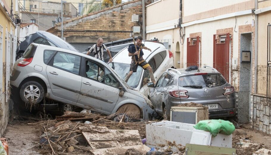 Πλημμύρες στη Μούρθια της Ισπανίας © EPA/MARCIAL GUILLEN