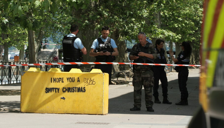 Αστυνομικές δυνάμεις στο σημείο της επίθεσης © EPA/GREGORY ROS