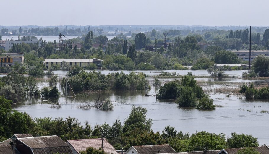 Πλημμύρες στη Χερσώνα © EPA/MYKOLA TYMCHENKO