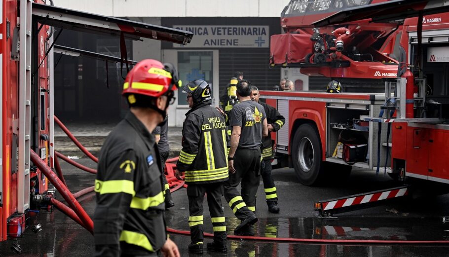 Πυροσβεστική στην Ιταλία © EPA/RICCARDO ANTIMIANI