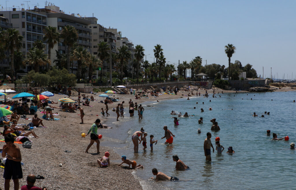 Καύσωνας Κλέων: Οι οδηγίες της Πολιτικής Προστασίας – Ποιοι οι κίνδυνοι