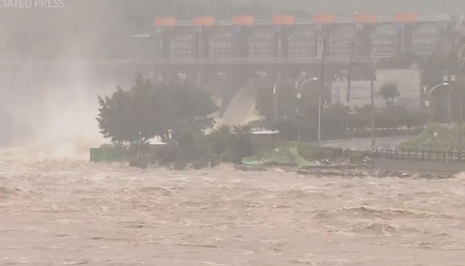 Πλημμύρες στη Νότια Κορέα © YouTube (screenshot)