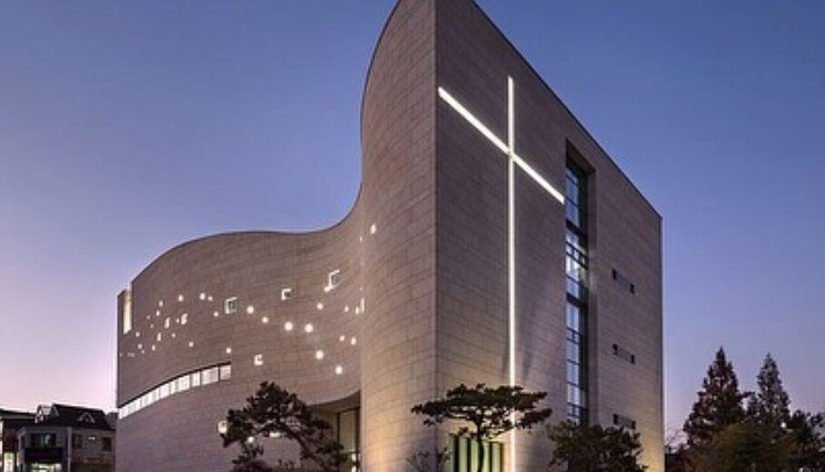 H καθολική εκκλησία της Suzuka στην Ιαπωνία @ https://www.instagram.com/idea.architect/