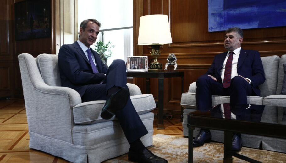 Συνάντηση Κ. Μητσοτάκη με τον πρωθυπουργό της Ρουμανίας © Eurokinissi