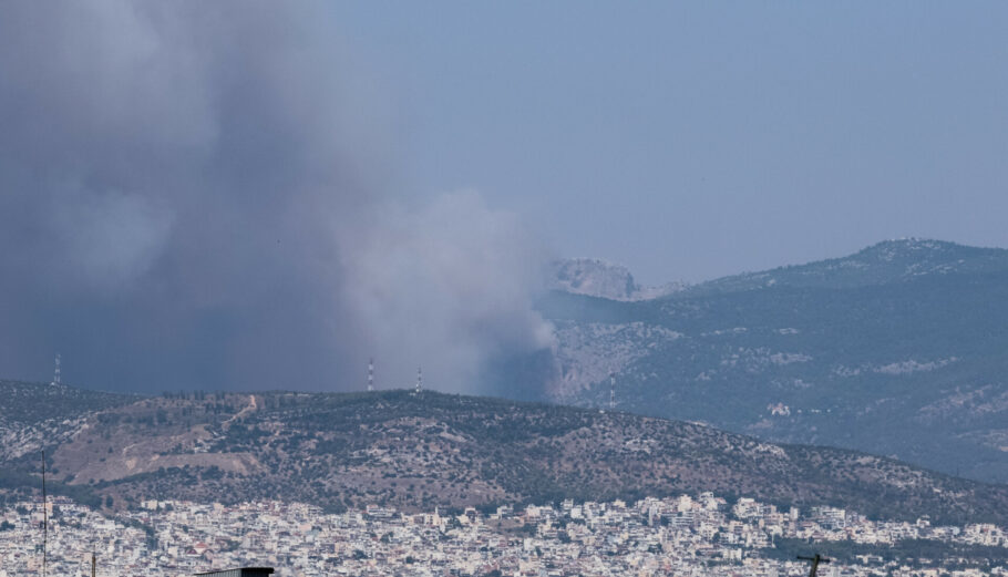 Καπνός πάνω απο την Αθήνα © EUROKINISSI