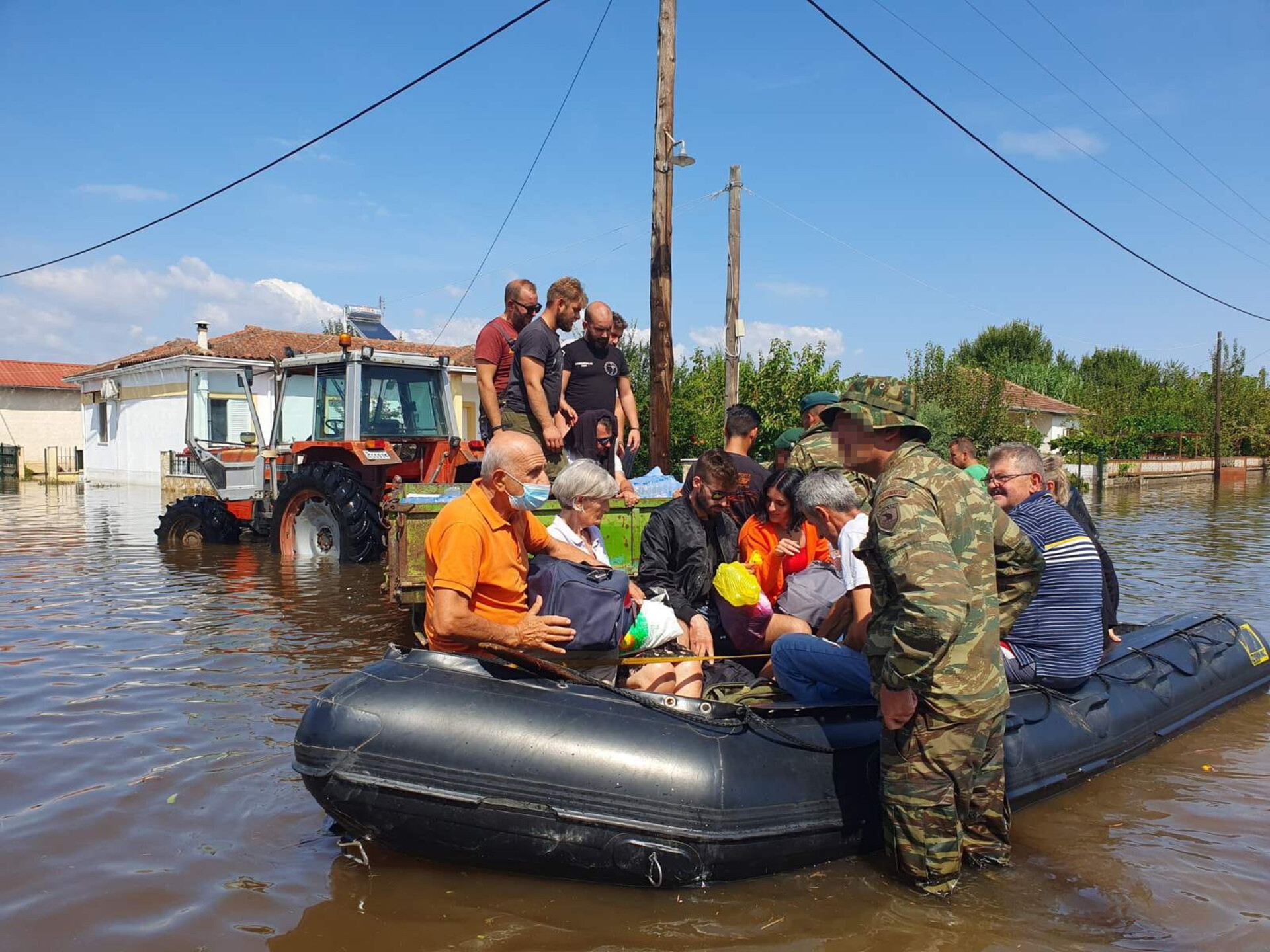 Μάχη με το χρόνο δίνουν οι διασώστες στην Θεσσαλία © Eurokinissi