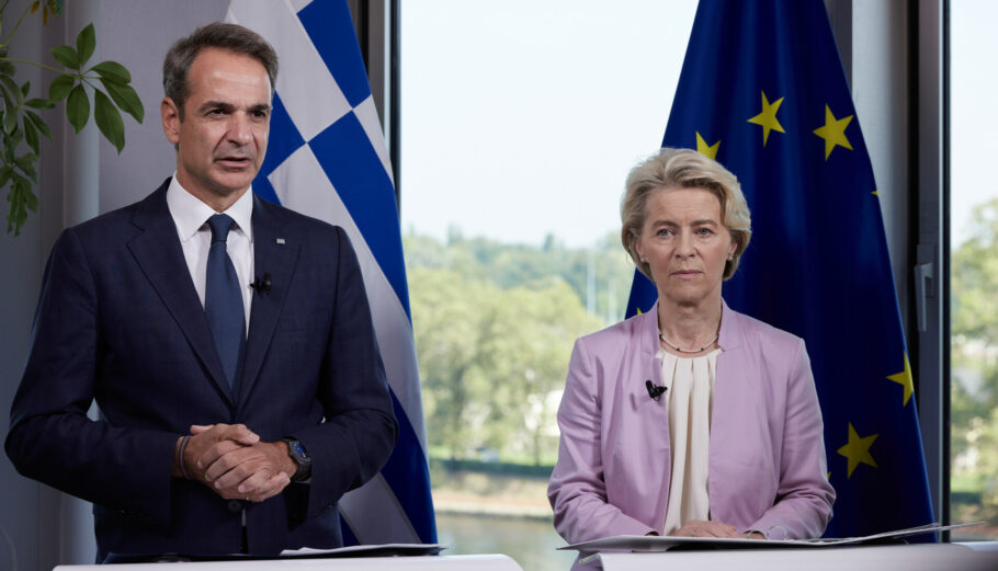 Ο πρωθυπουργός Κυριάκος Μητσοτάκης με την πρόεδρο της Κομισιόν, Ούρσουλα φον ντερ Λάιεν © Eurokinissi