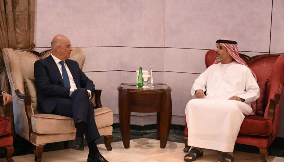 Ο Ν. Δένδιας με τον υπουργό Εξωτερικών σεΐχη Αμπντουλάχ μπιν Ζαγιέντ Αλ Ναχιάν (Abdullah bin Zayed al Nahyan) © Twitter / Nikos Dendias