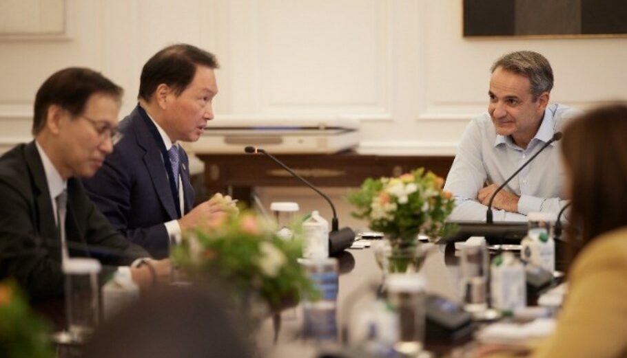 Ο πρωθυπουργός Κυριάκος Μητσοτάκης σε συνάντηση με στελέχη εταιρειών από τη Νότια Κορέα © ΑΠΕ-ΜΠΕ
