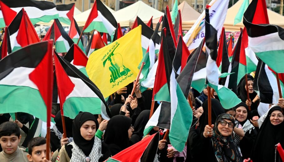 Υποστηρικτές της Χεζμπολάχ υψώνουν παλαιστινιακές σημαίες στο Λίβανο