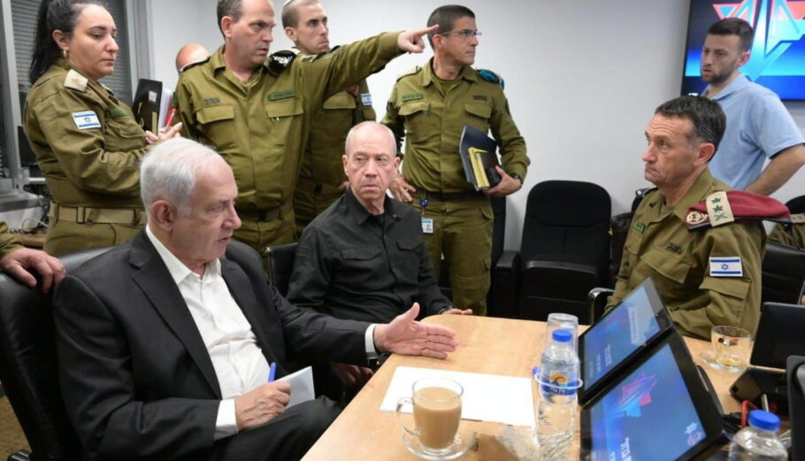 Ο Ισραηλινός πρωθυπουργός Νετανιάχου αξιολογεί την κατάσταση μετά τις πυραυλικές επιθέσεις © EPA/AMOS BEN-GERSHOM/GPO HANDOUT HANDOUT EDITORIAL USE ONLY/NO SALES