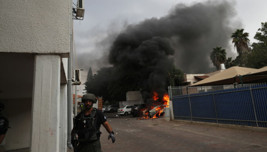 Βομβαρδισμοί στη Γάζα © EPA/ATEF SAFADI