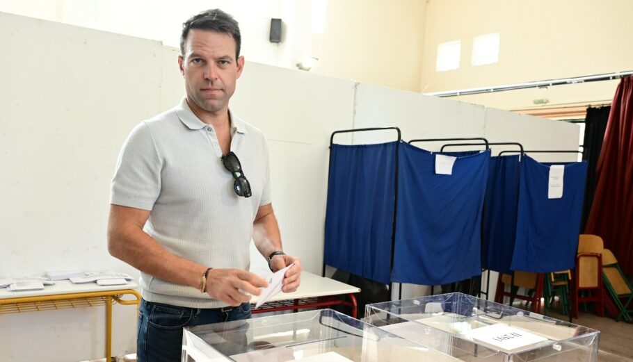 Στο δημοτικό σχολείο Εκάλης ψήφισε ο πρόεδρος του ΣΥΡΙΖΑ-ΠΣ, Στέφανος Κασσελάκης