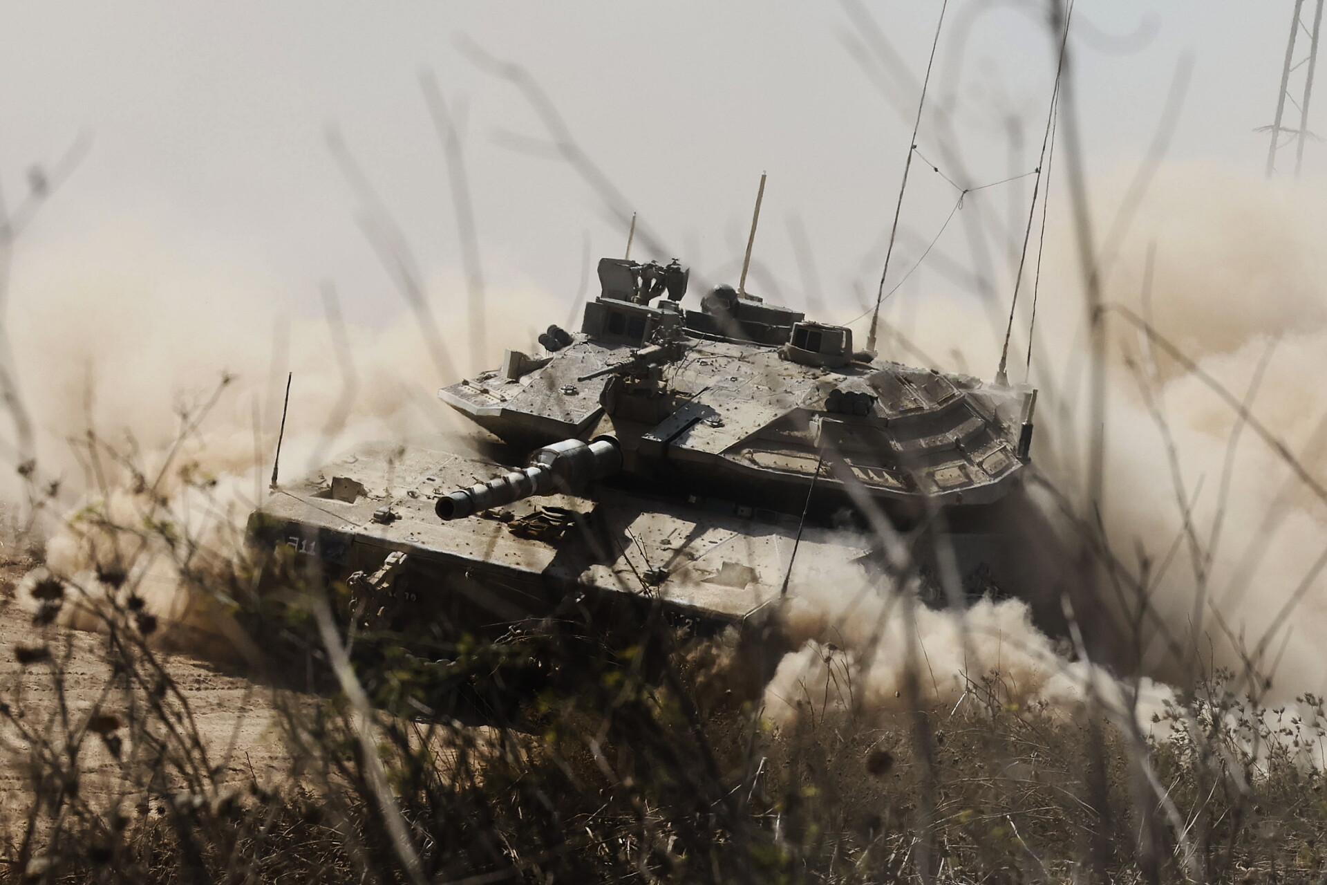 Άρμα μάχης του Ισραήλ © EPA/MANUEL DE ALMEIDA
