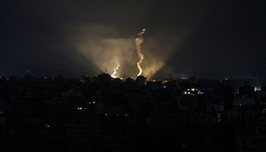 Ισραηλινά πυρά στη Γάζα © EPA/MOHAMMED SABER