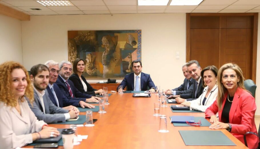 O Κώστας Σκρέκας συναντήθηκε με τα μέλη του Διοικητικού Συμβουλίου του Συνδέσμου Ελληνικών Βιομηχανιών Τροφίμων@ΔΤ