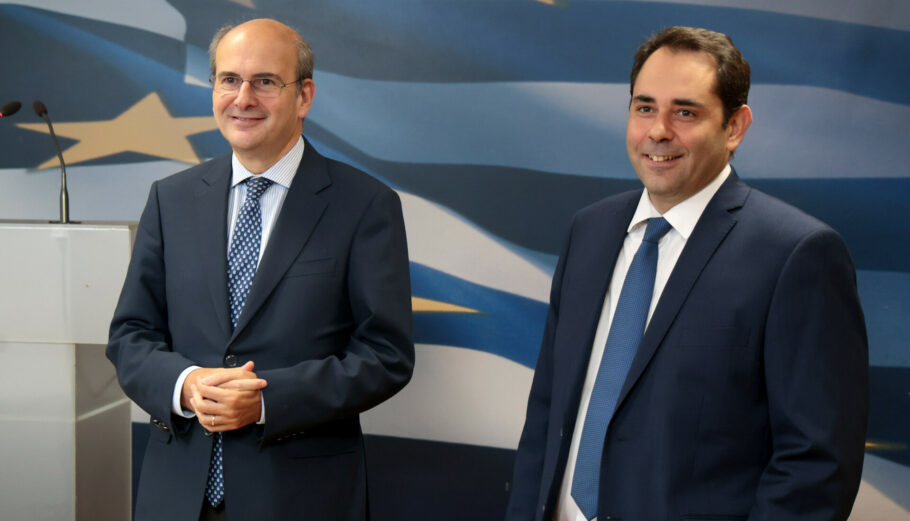 Ο Κωστής Χατζηδάκης και ο Θάνος Πετραλιάς © Υπ. Εθνικής Οικονομίας και Οικονομικών