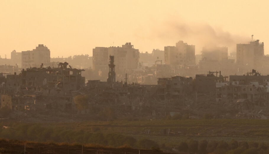 Βομβαρδισμοί στη Γάζα © EPA/NEIL HALL
