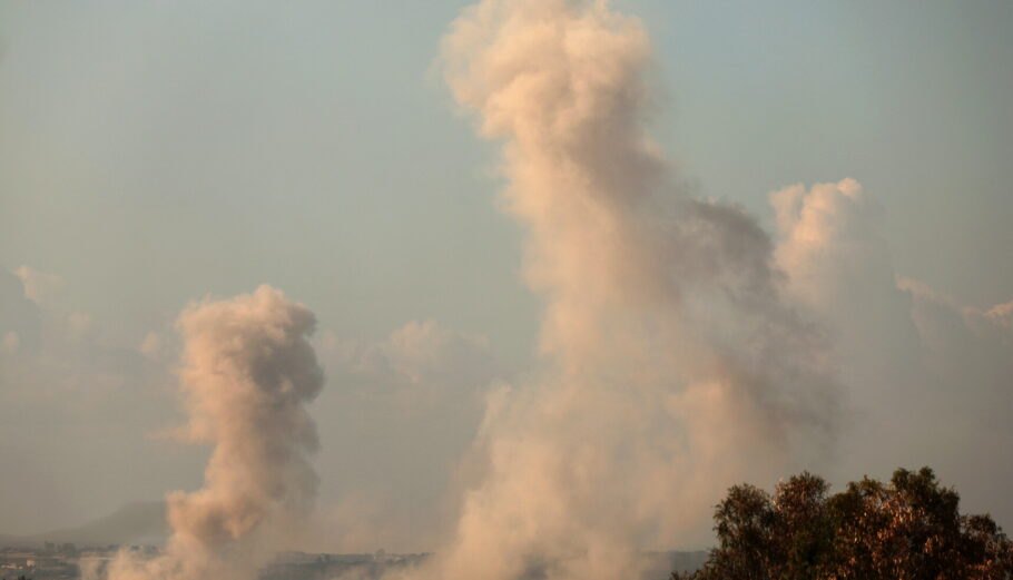 Ισραηλινός βομβαρδισμός στη Γάζα © EPA/ATEF SAFADI