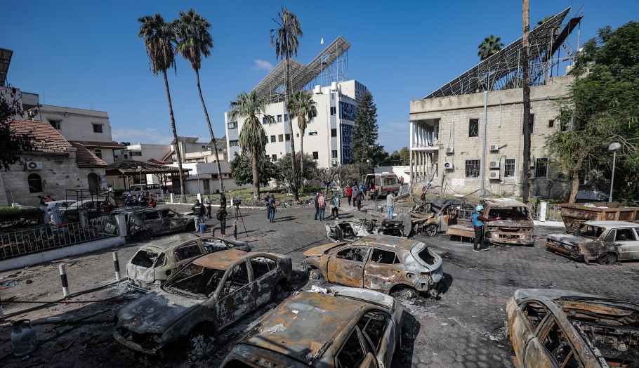 Καταστροφές σε νοσοκομείο στη Γάζα μετά τον βομβαρδισμό του Ισραήλ © EPA/MOHAMMED SABER