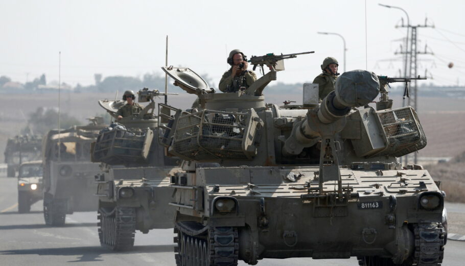 Μέλη του ισραηλινού στρατού © EPA/ATEF SAFADI