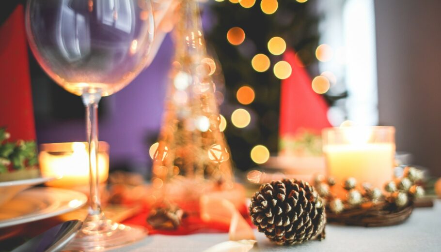 Χριστουγεννιάτικο τραπέζι © Pexels