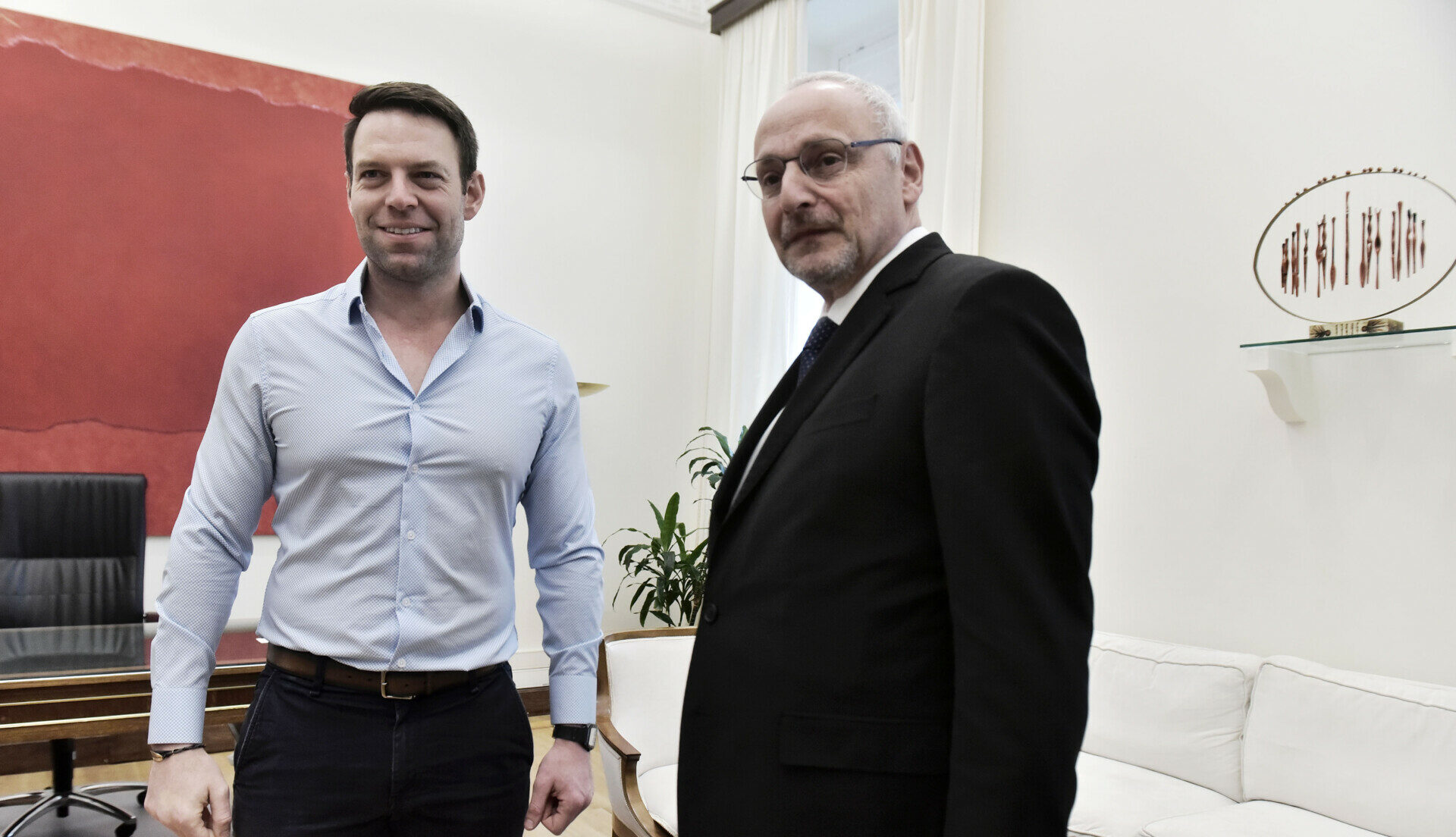 Ο πρόεδρος του ΣΥΡΙΖΑ-ΠΣ, Στέφανος Κασσελάκης, και ο πρέσβης του Ισραήλ, Νοάμ Κατζ © InTime