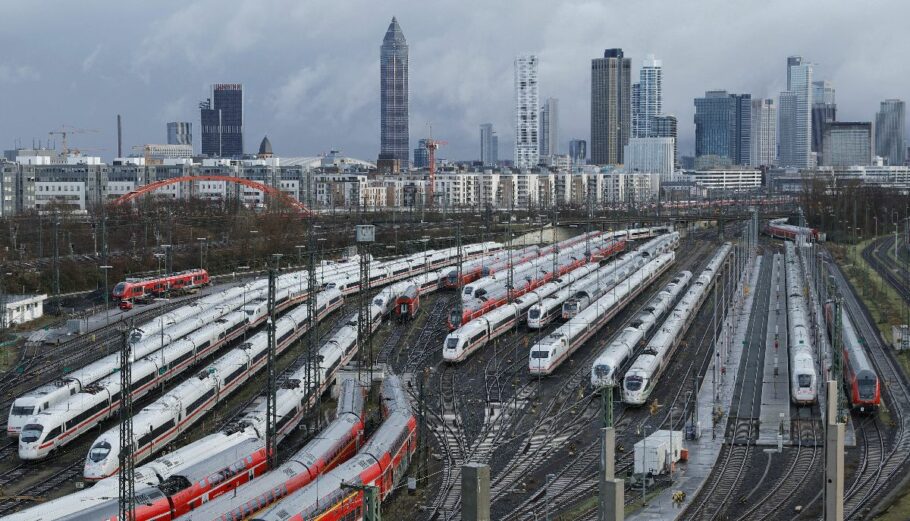 Πανεθνική απεργία στα τρένα της Γερμανίας © EPA/RONALD WITTEK
