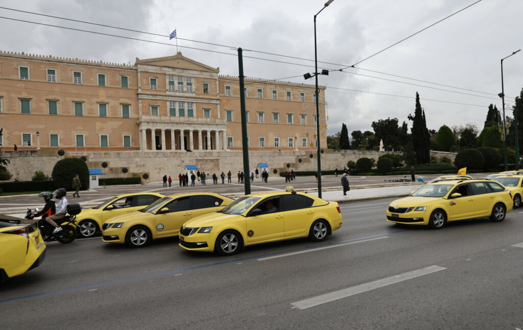 ΣΑΤΑ: Τα ταξί θα μπορούν να εισέρχονται στις λεωφορειολωρίδες