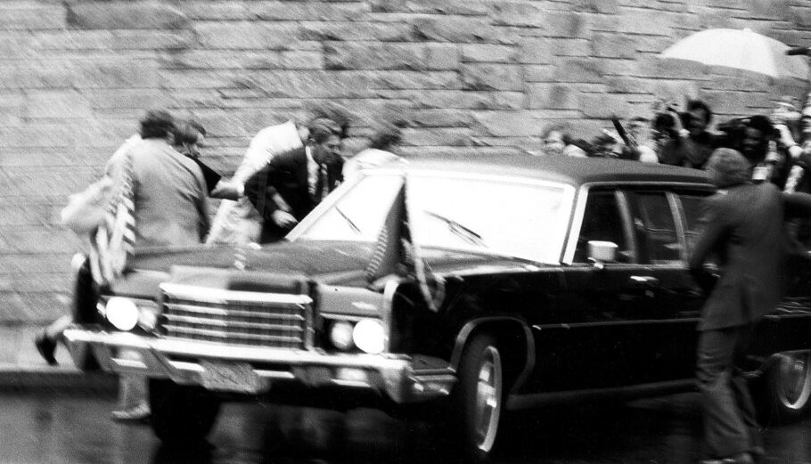 Απόπειρα δολοφονίας Ρόναλντ Ρήγκαν © EPA/FBI / HANDOUT/USA RONALD REGAN ASSASSIN DUE FOR RELEASE