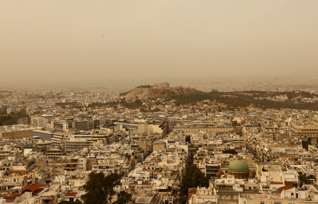 Καιρός: Αφρικανική σκόνη και 30 βαθμούς το Σάββατο