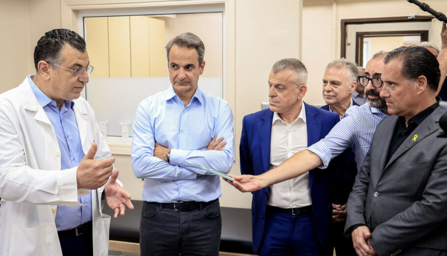 Επίσκεψη του Πρωθυπουργού Κυριάκου Μητσοτάκη στο νοσοκομείο ΚΑΤ με αφορμή την ανακαίνιση της μικροχειρουργικής κλινικής πτέρυγας άκρας χειρός © Eurokinissi