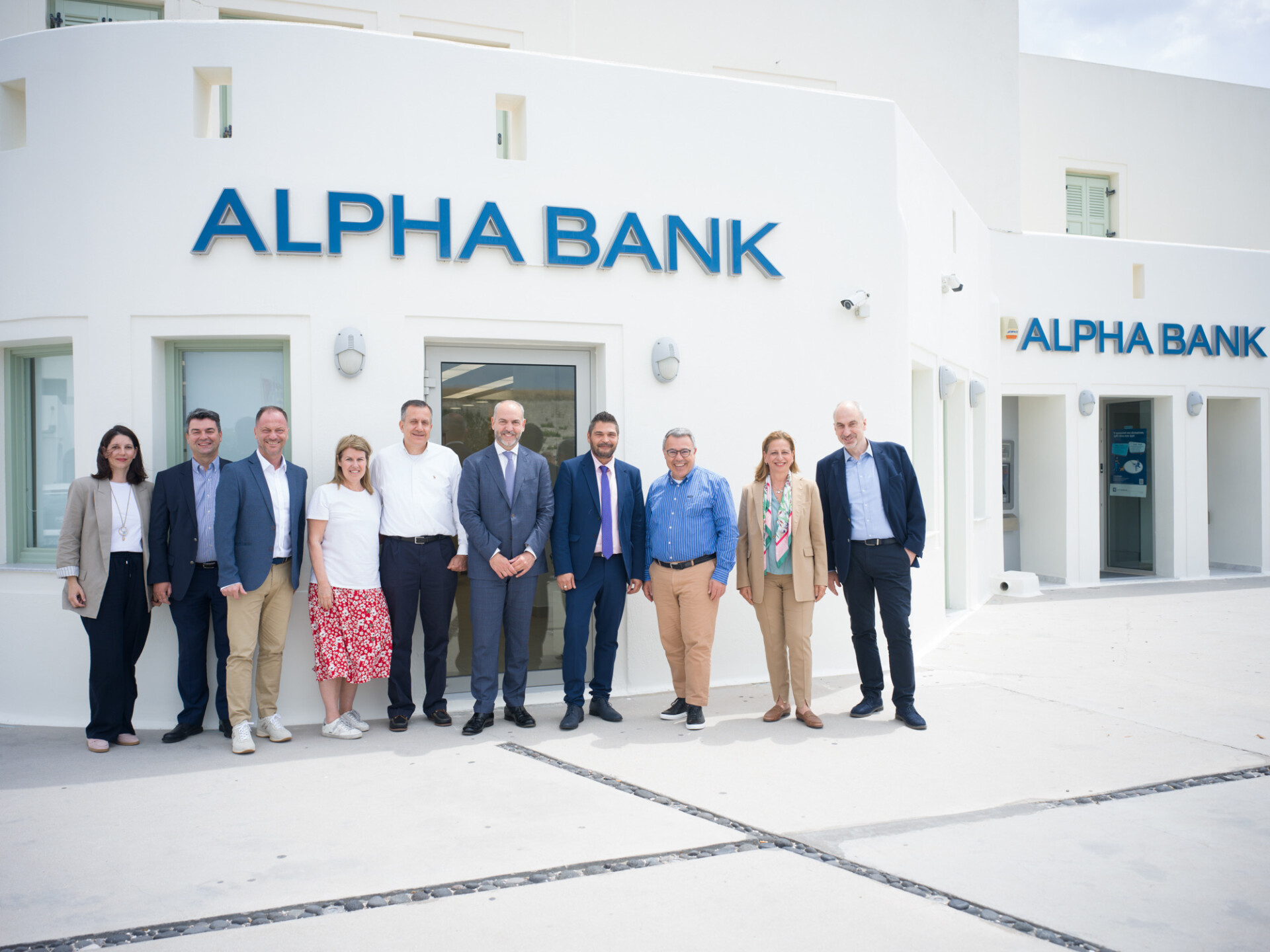 Η διοικητική ομάδα της Alpha Bank στη Σαντορίνη © Alpha Bank