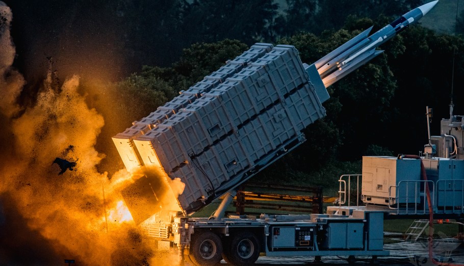 Εκτόξευση πυραύλου σε στρατιωτικά γυμνάσια © EPA