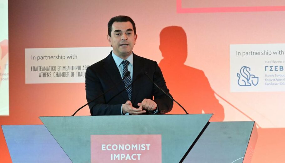 Ο Κώστας Σκρέκας σε συνέδριο του Economist © Eurokinissi
