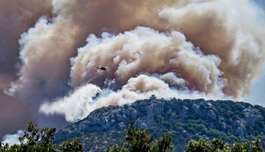 Πυρκαγιά στην περιοχή Κατσιμίδι στους πρόποδες της Πάρνηθας σε δασική έκταση, Σάββατο 29 Ιουνίου 2024 © Eurokinissi / ΔΙΟΝΥΣΗΣ ΠΑΤΕΡΑΚΗΣ