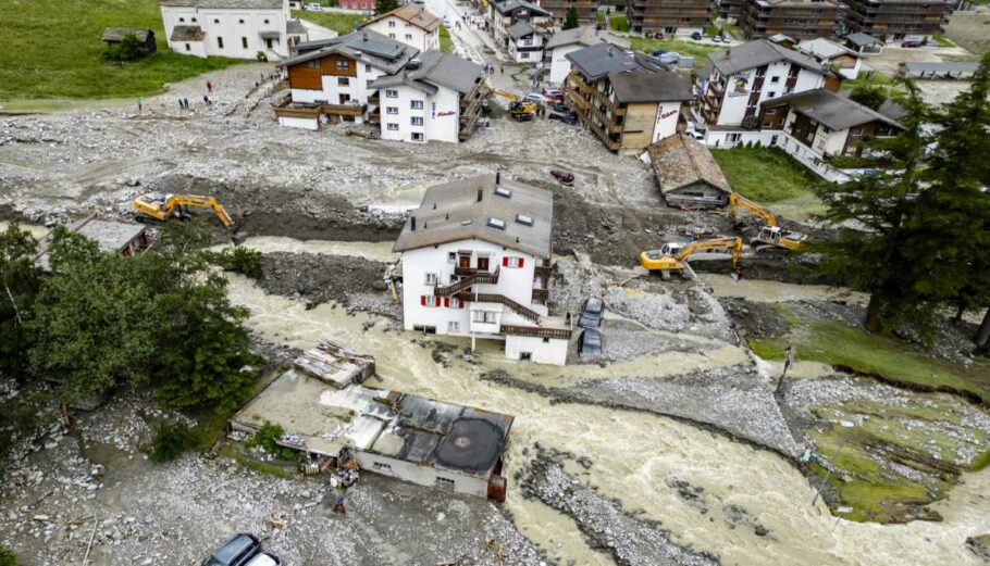 Πλημμύρες στην Ελβετία © EPA/JEAN-CHRISTOPHE BOTT